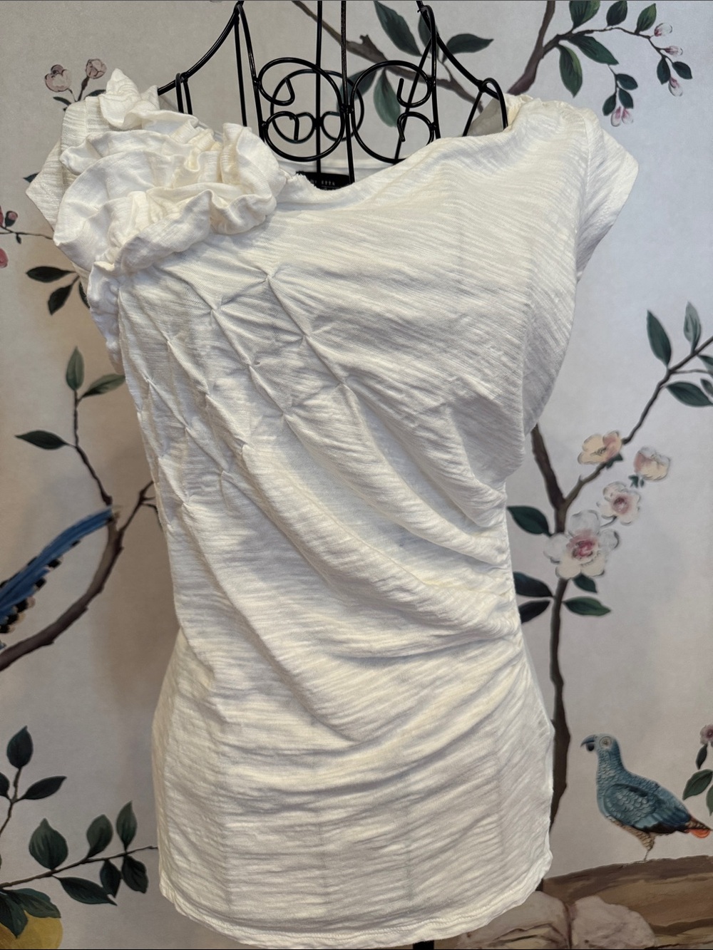 Deletta White Ruffled Shoulder Textured Tee - Size Small - EUC
